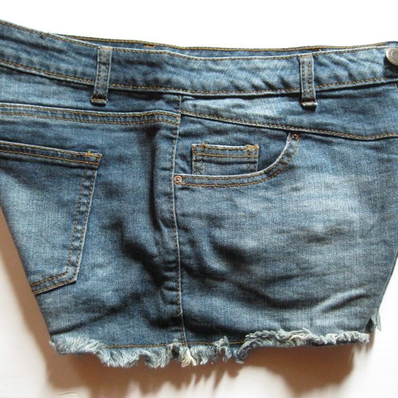 Hippie Laundry Frayed Edge Jean Shorts - Picture 3 of 9